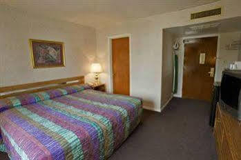 Rodeway Inn Glen Ellyn Екстериор снимка